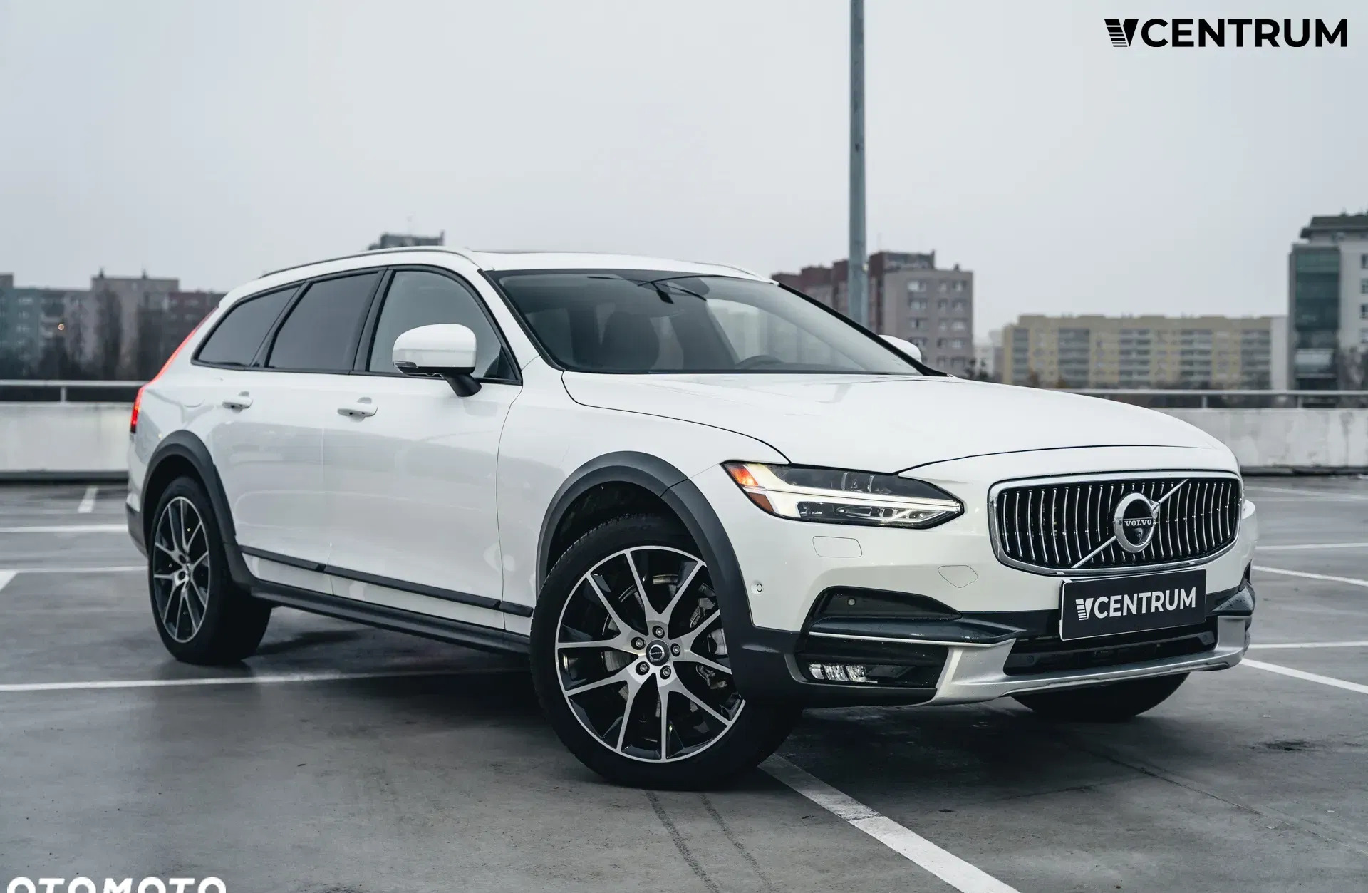 volvo rogoźno Volvo V90 Cross Country cena 149900 przebieg: 25900, rok produkcji 2018 z Rogoźno